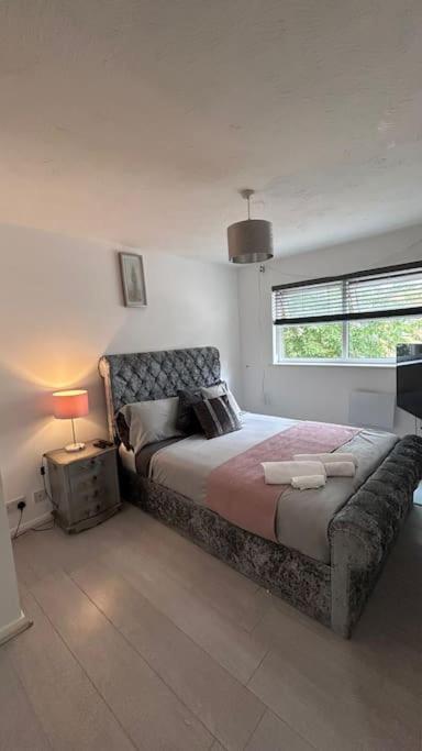 A Cozy Apartment In Barking Barking  Exterior photo