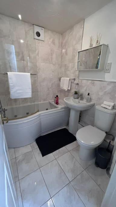 A Cozy Apartment In Barking Barking  Exterior photo